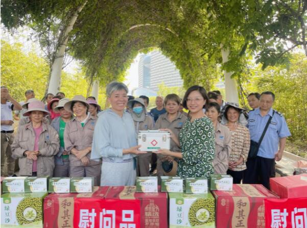 集团公司到大坤建设公司开展夏季防暑降温慰问活动